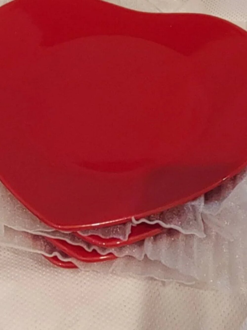 Set of 4 Heart-Shaped Porcelain Plates - Picture 3 of 7